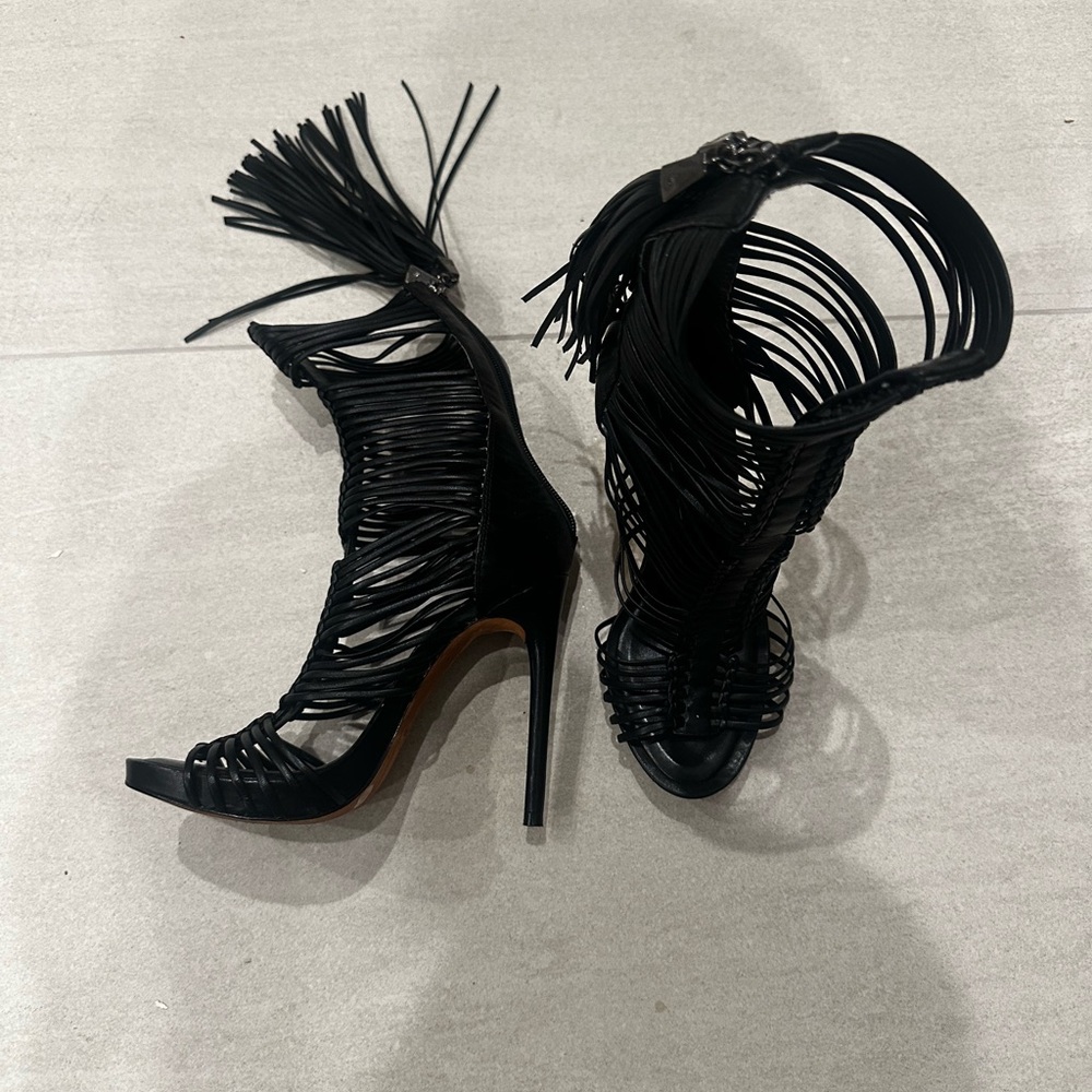 BCBGMAXAZRIA CAGED HEEL